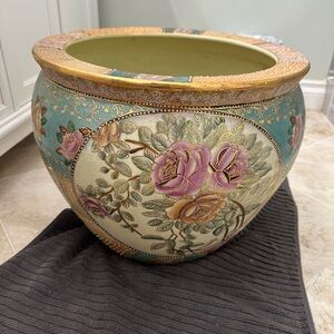 Floral Embossed Ceramic Planter XL VINTAGE